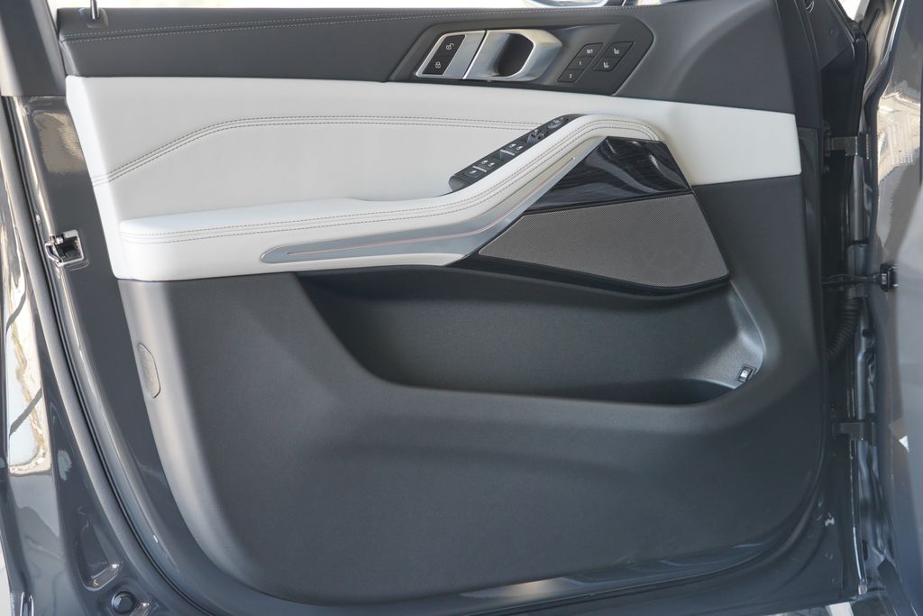 Thumbnail: 2026 BMW X5 - 9