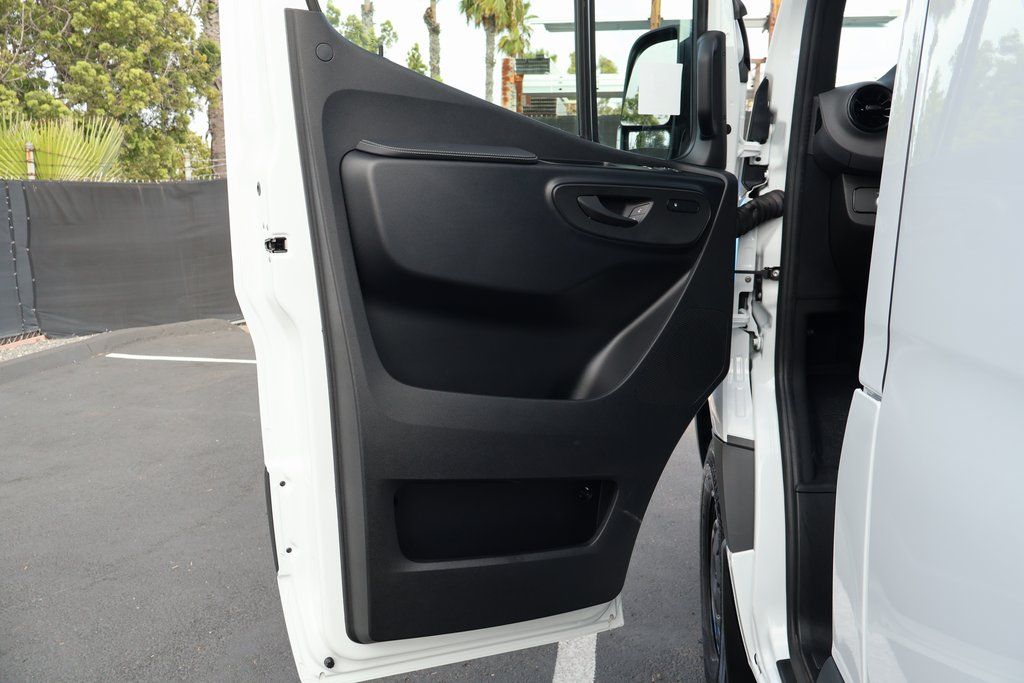 Thumbnail: 2026 Mercedes-Benz Sprinter - 7