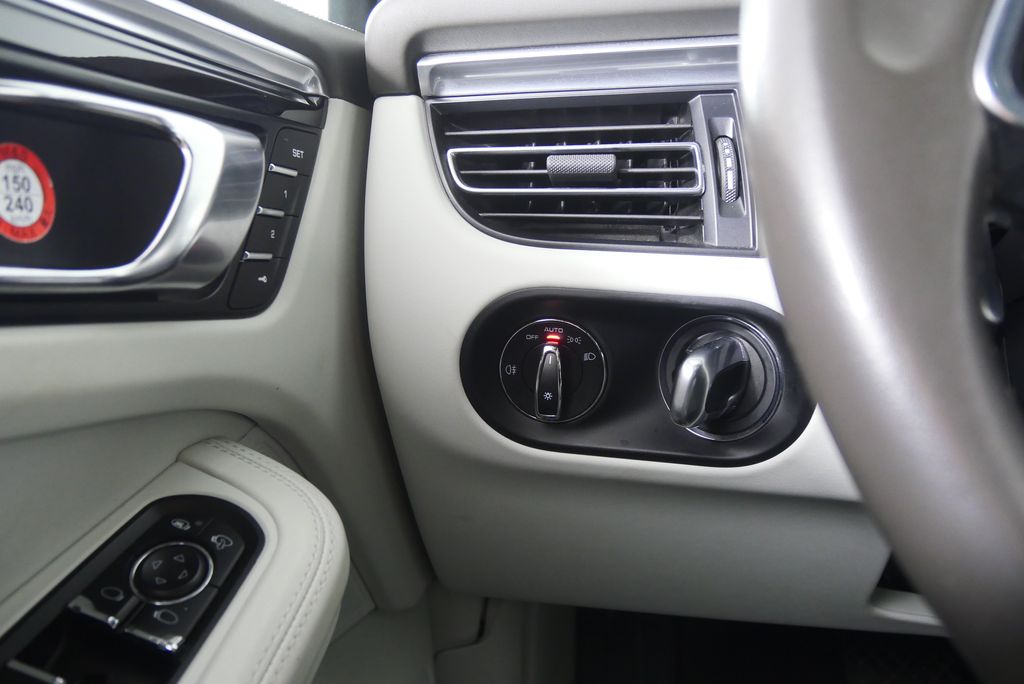 Thumbnail: 2021 Porsche Macan - 20