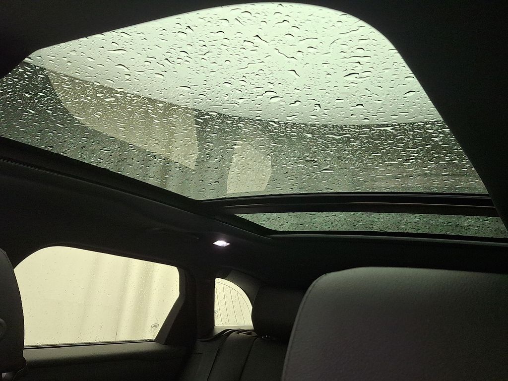 Thumbnail: 2026 Land Rover Range Rover Velar - 11