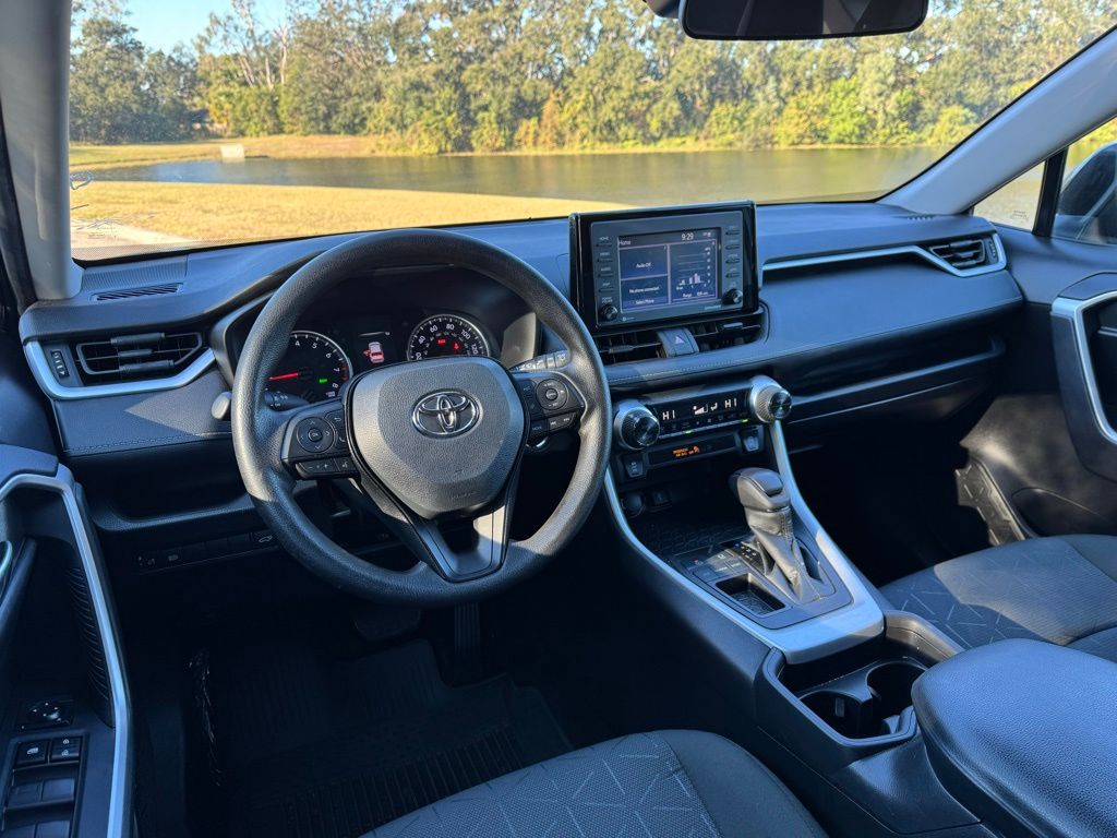 2021 Toyota RAV4 XLE 12