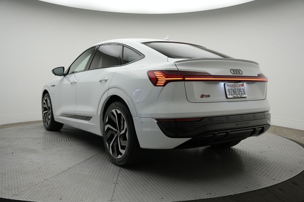 Thumbnail: 2024 Audi Q8 e-tron - 3