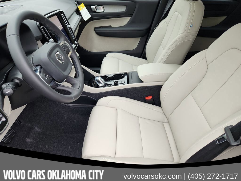 2026 Volvo XC40 Plus - Photo 13