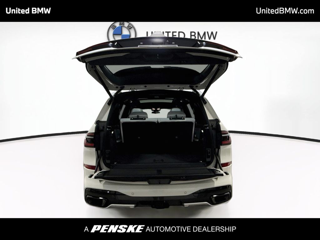 Thumbnail: 2026 BMW X7 - 15
