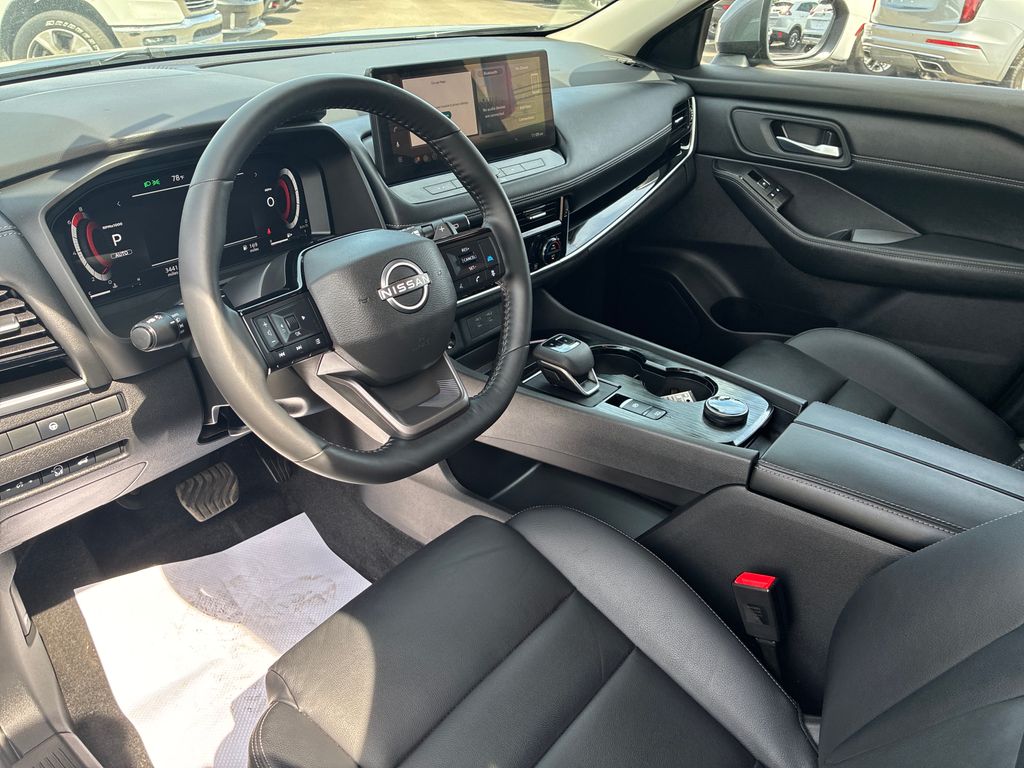 2025 Nissan Rogue SL - 11