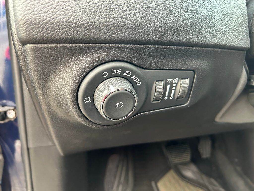 Thumbnail: 2019 Jeep Compass - 17