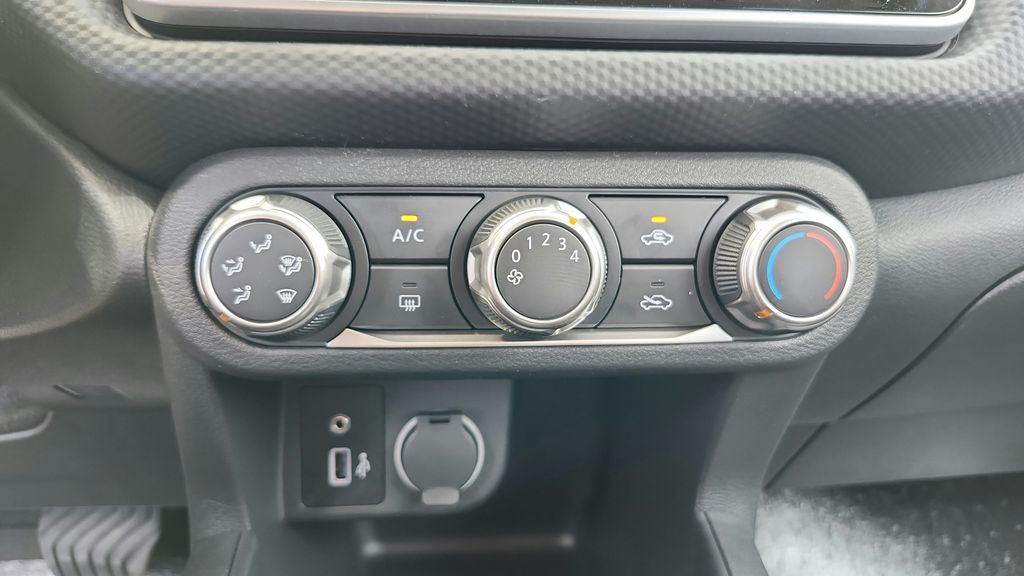 2025 Nissan Kicks Play