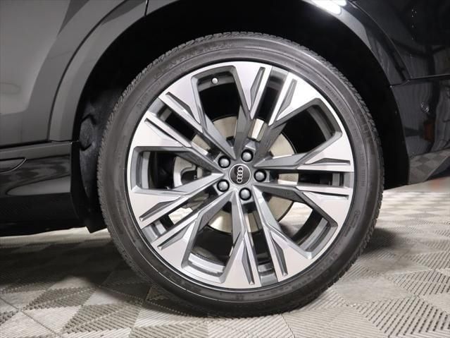 Thumbnail: 2026 Audi Q8 - 32