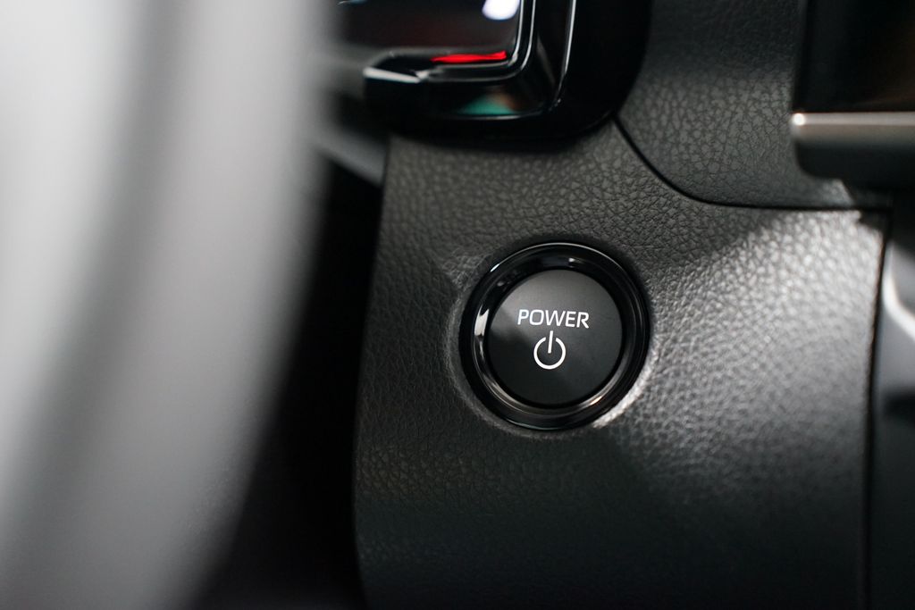 2025 Toyota Camry SE 24