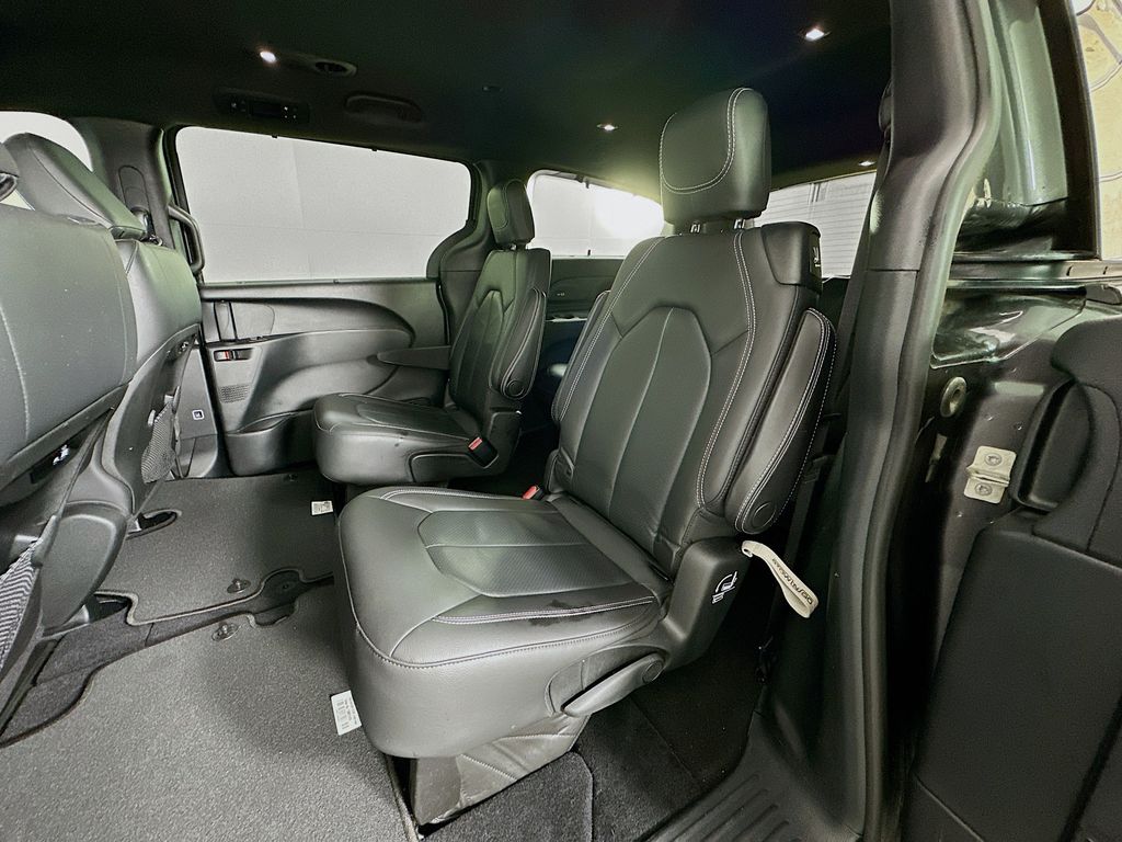 2021 Chrysler Pacifica Touring L 24