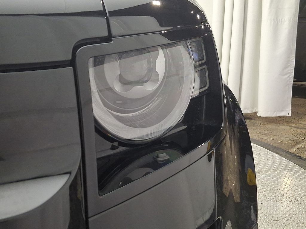 Thumbnail: 2025 Land Rover Defender - 9