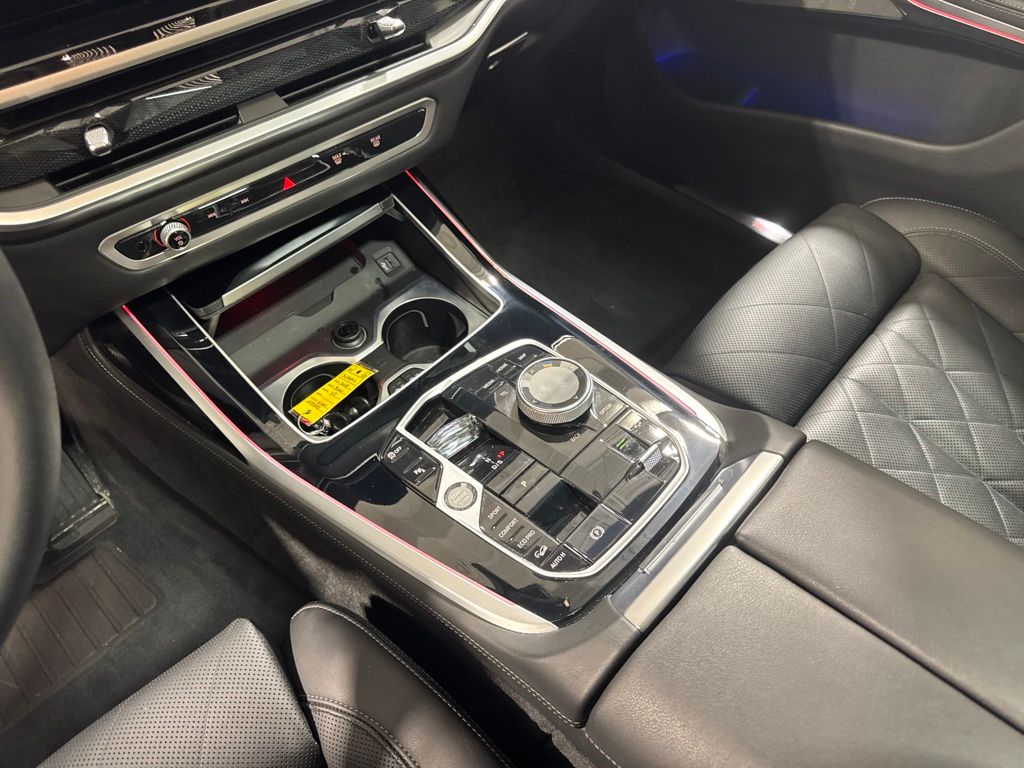 Used 2023  BMW xDrive40i image 14