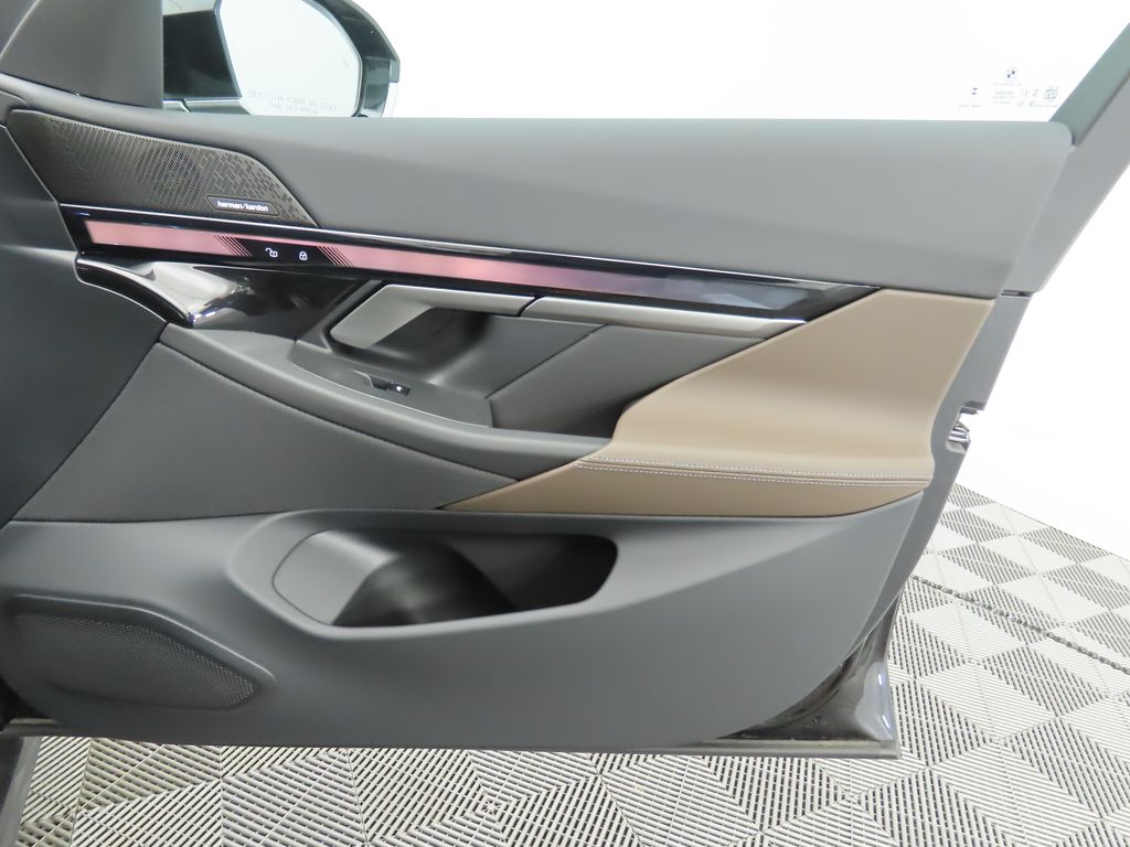 Thumbnail: 2025 BMW i5 - 25
