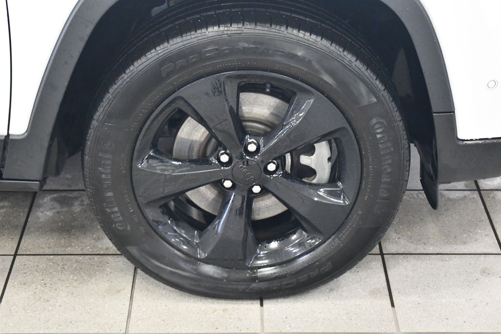 Thumbnail: 2023 Jeep Cherokee - 10