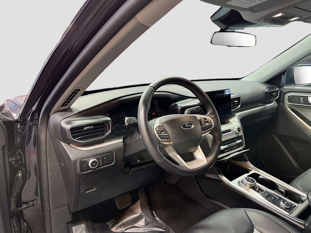 Used 2023 Black Metallic Ford XLT image 9
