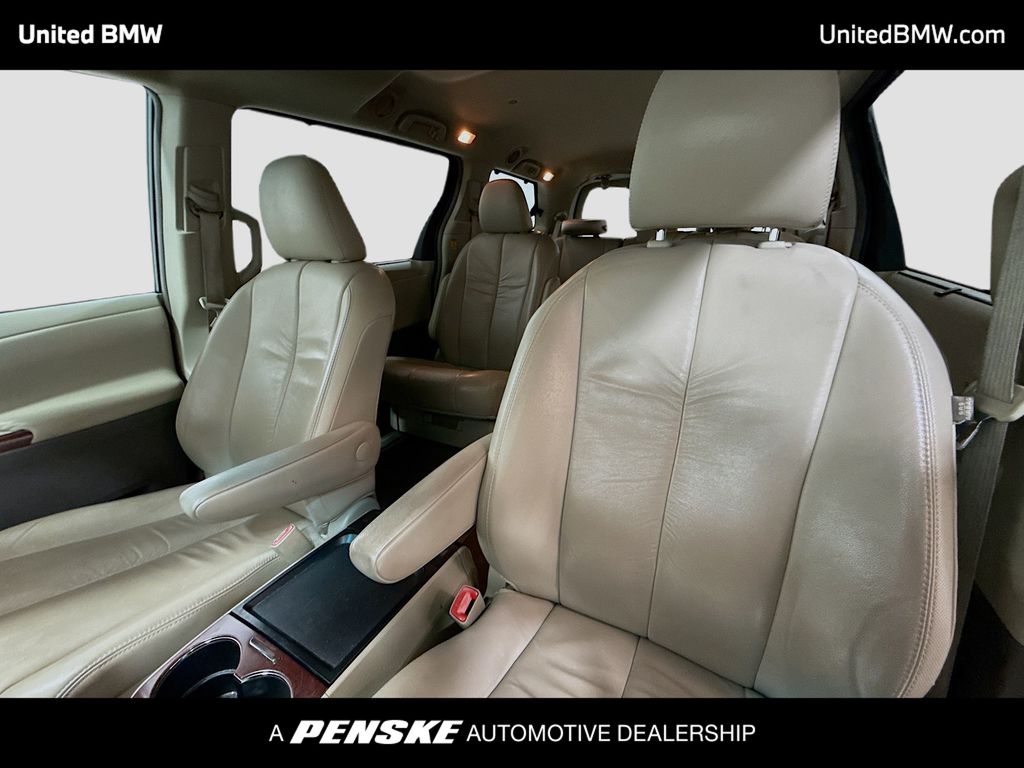 Thumbnail: 2011 Toyota Sienna - 5