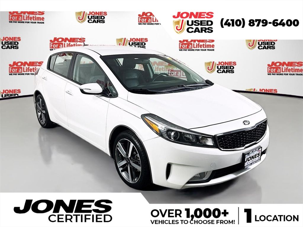 Snow White Pearl 2017 Kia Forte5 EX Hatchback Front-Wheel Drive 6-Speed Automatic