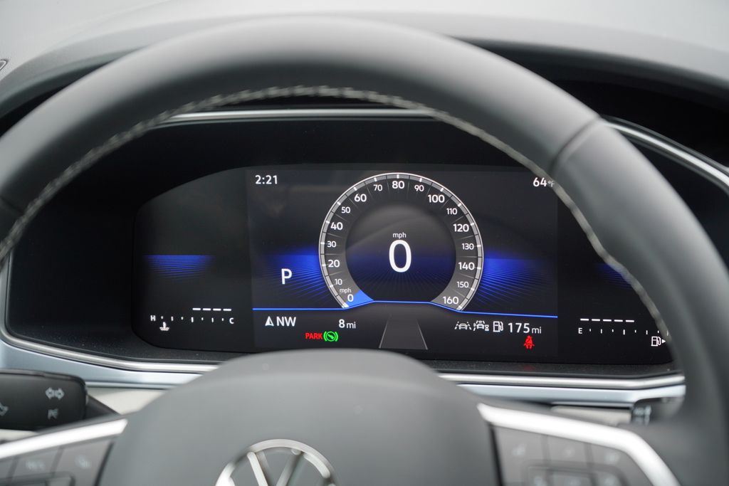 2025 Volkswagen Taos SE 14