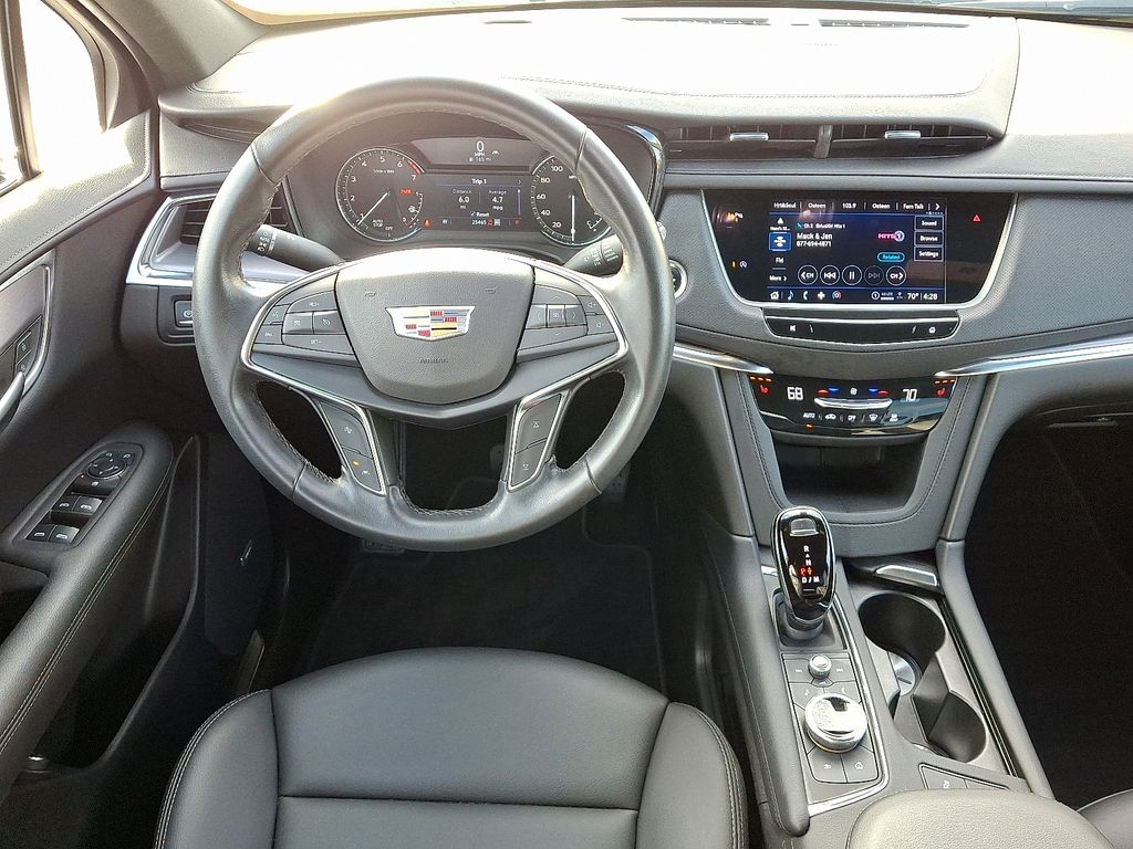 Thumbnail: 2022 Cadillac XT5 - 12