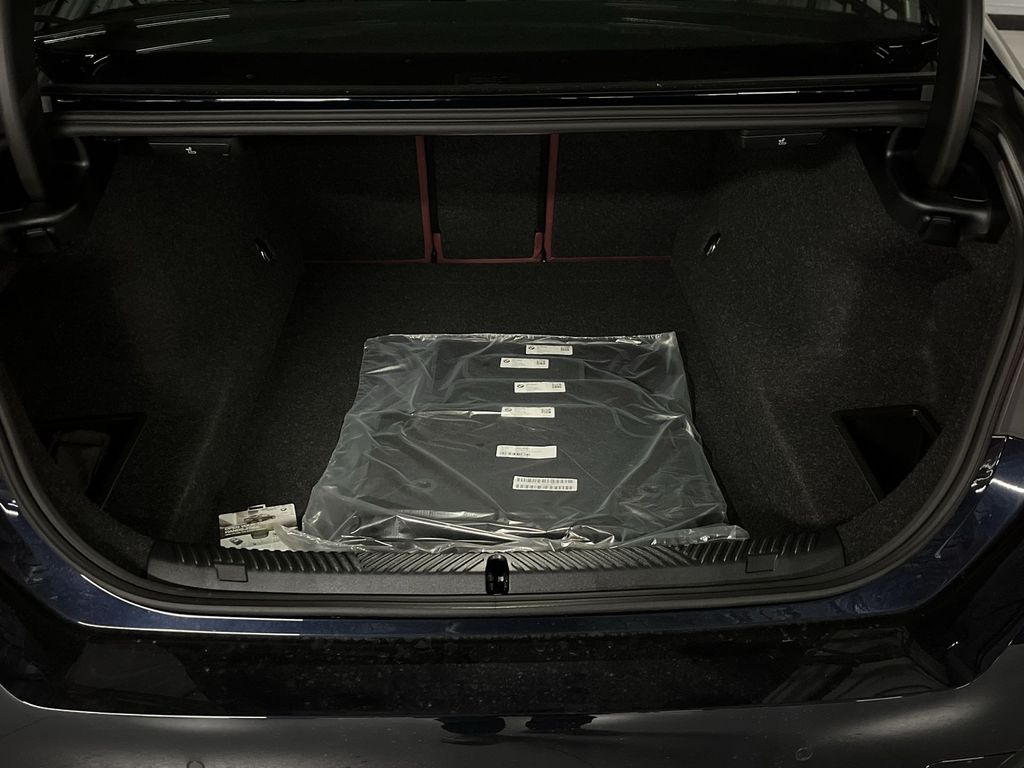 Thumbnail: 2025 BMW 5 Series - 24