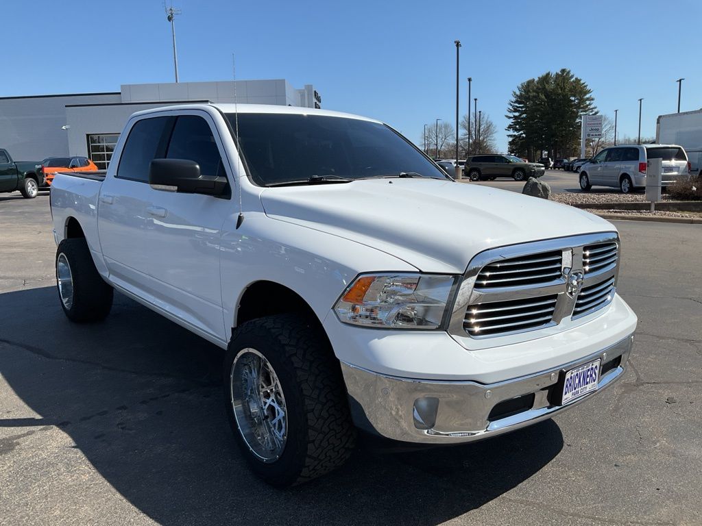 2019 RAM 1500 Classic Big Horn Crew Cab 4WD Blanco (Bright White Clearcoat) Camioneta Todo terreno 8 velocidades Automática