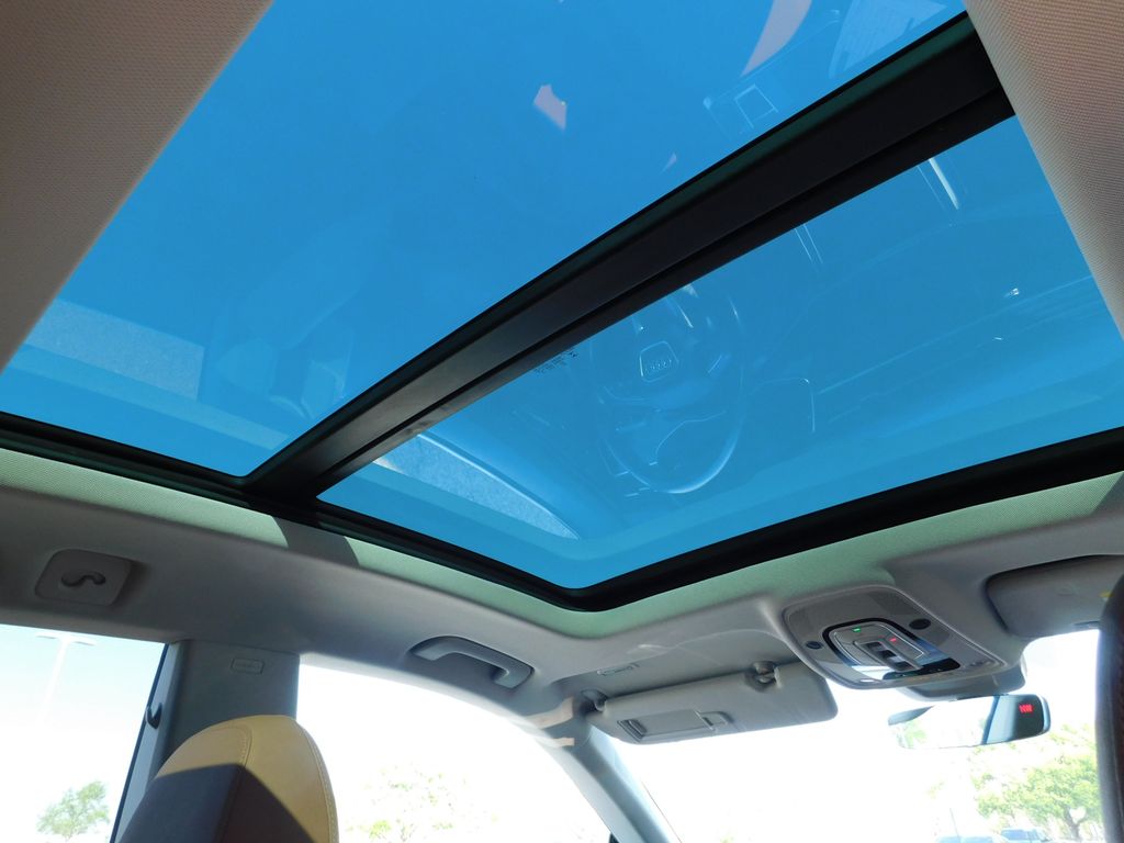 Thumbnail: 2021 Audi Q8 - 6