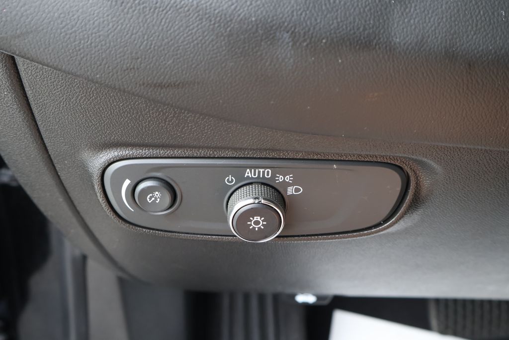 Thumbnail: 2021 Chevrolet Equinox - 18