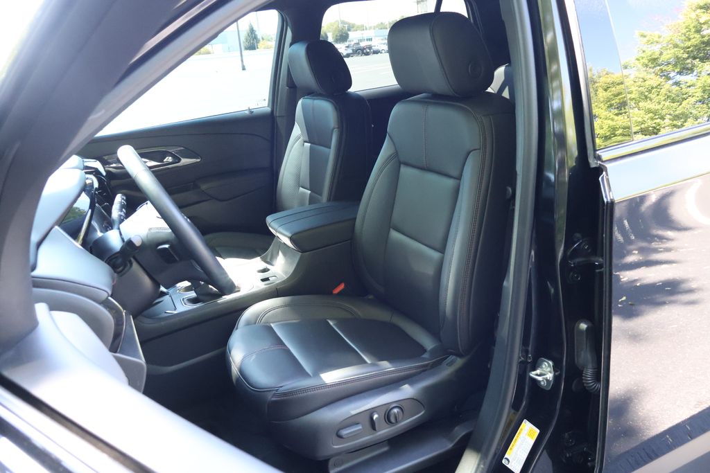 Thumbnail: 2023 Chevrolet Traverse - 32