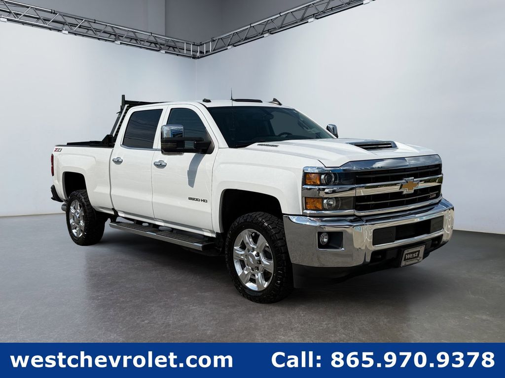 Summit White 2019 Chevrolet Silverado 2500HD Pickup Truck Four-Wheel Drive 6-Speed Automatic