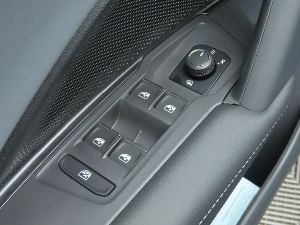 Thumbnail: 2025 Volkswagen Tiguan - 24