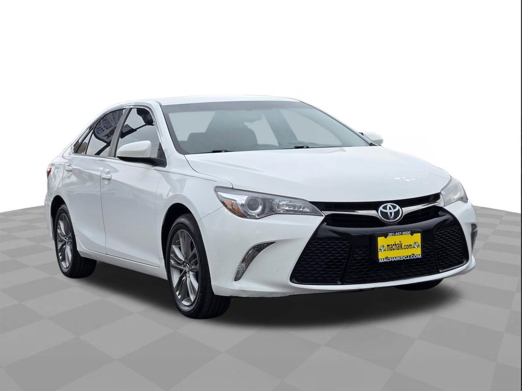 2017 Toyota Camry SE White at Emmons Autoplex