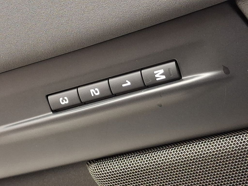 Thumbnail: 2025 Land Rover Range Rover Evoque - 27