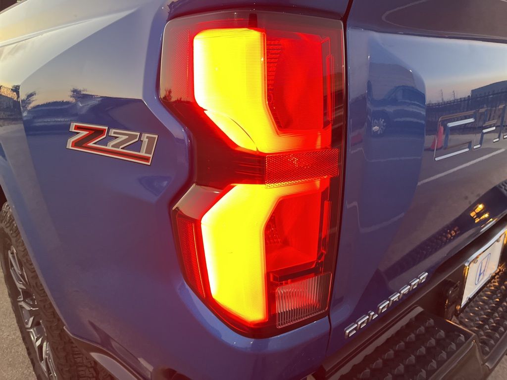 Thumbnail: 2023 Chevrolet Colorado - 7