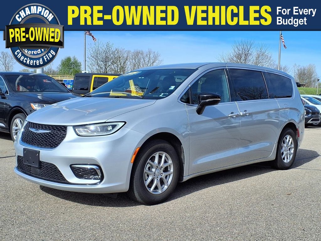 Silver Mist Clearcoat 2026 Chrysler Pacifica Minivan Front-Wheel Drive 9-Speed Automatic
