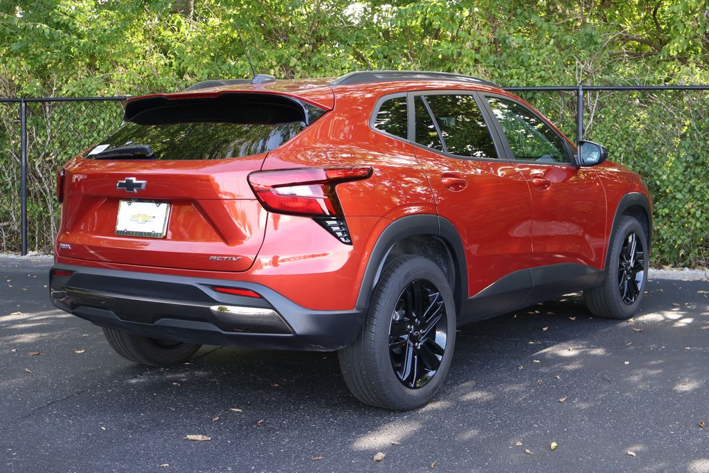 Thumbnail: 2024 Chevrolet Trax - 9