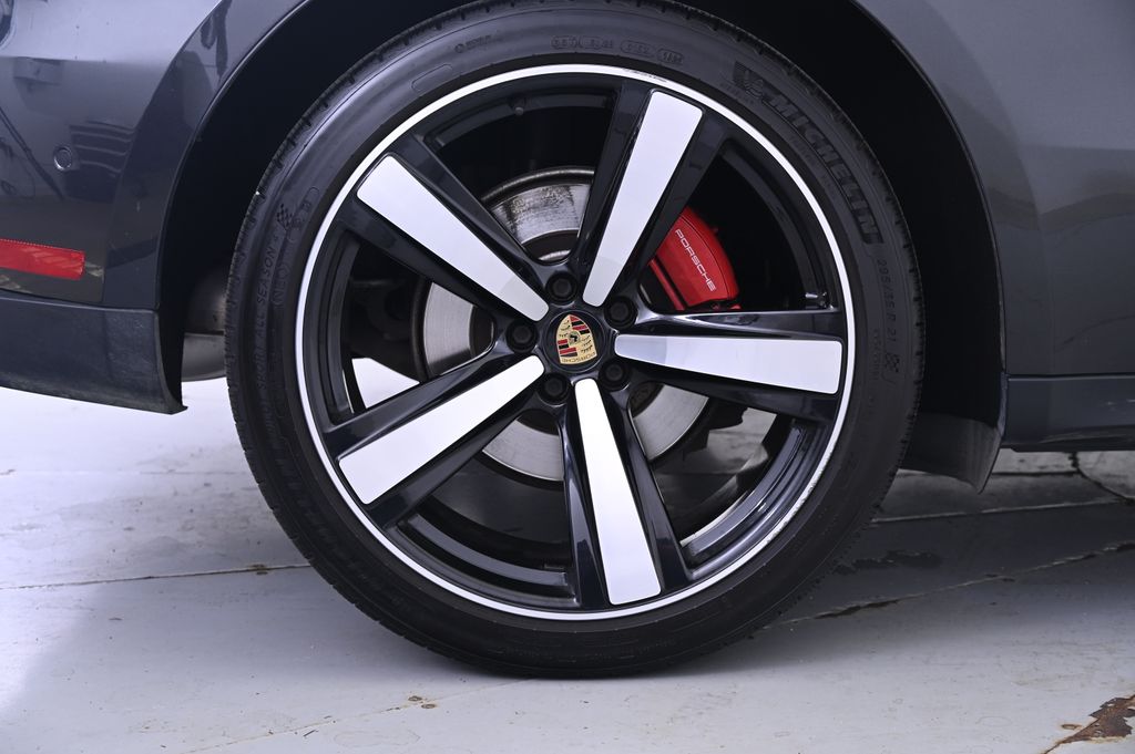 Thumbnail: 2022 Porsche Macan - 13