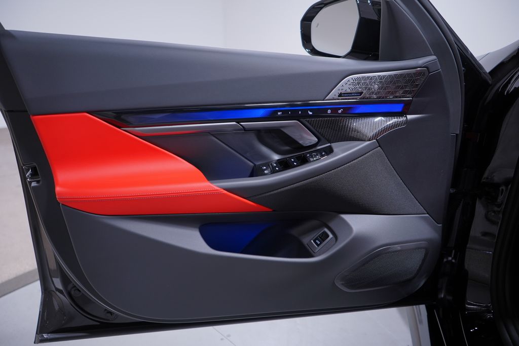 Thumbnail: 2026 BMW M5 - 17