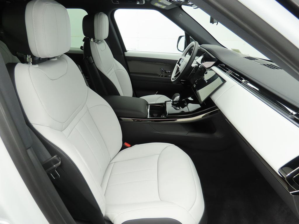 Thumbnail: 2025 Land Rover Range Rover Sport - 22