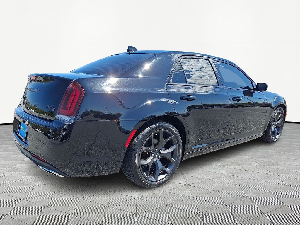2022 Chrysler 300 — photo 7