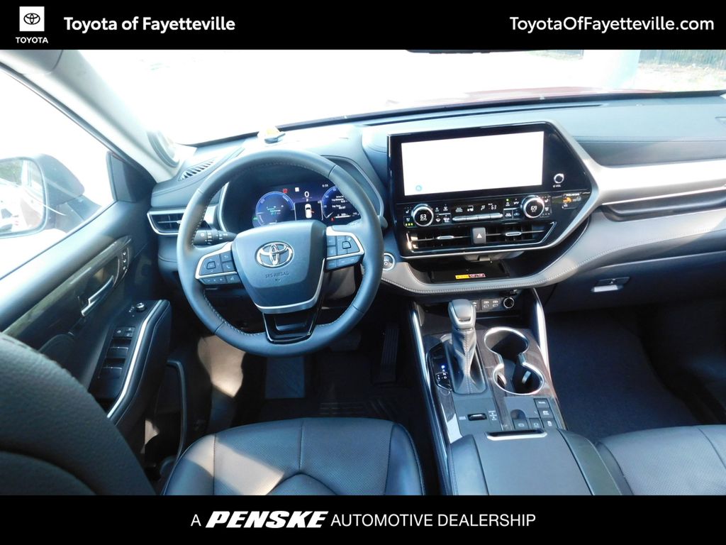 Thumbnail: 2026 Toyota Highlander - 2