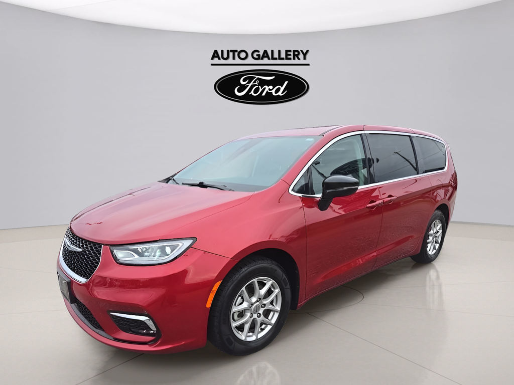 2024 Chrysler Pacifica Touring L's photo