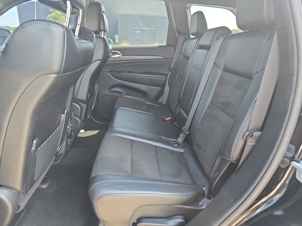 2021 Diamond Black Crystal Pearlcoat Jeep Grand Cherokee Laredo X RWD SUV