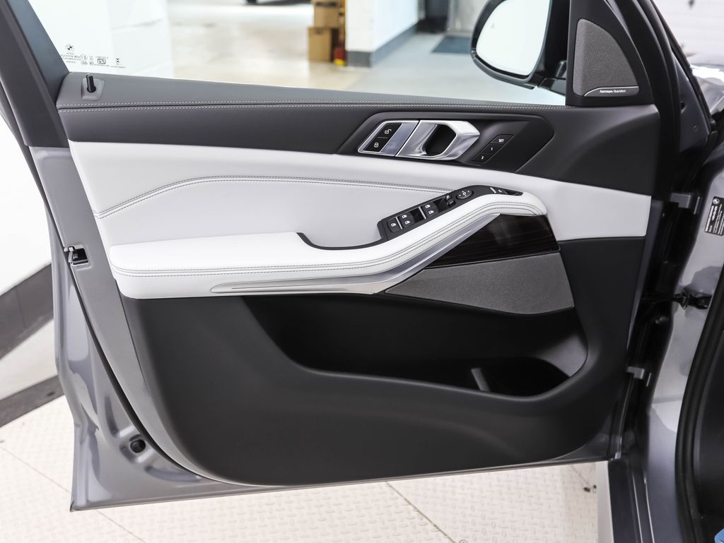 Thumbnail: 2026 BMW X5 - 9