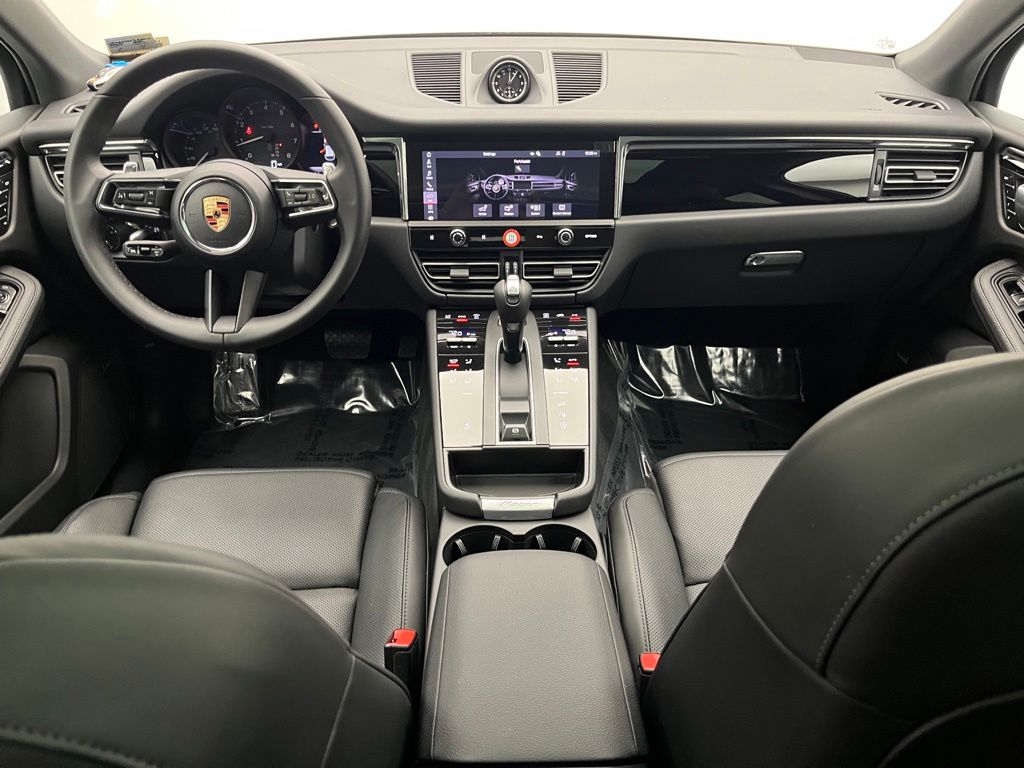 Thumbnail: 2026 Porsche Macan - 32