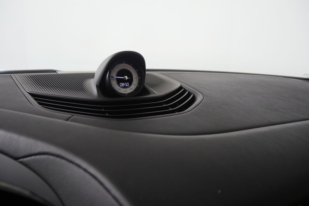 Thumbnail: 2021 Porsche Taycan - 26