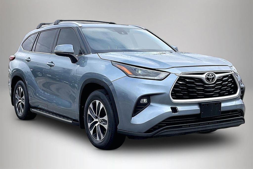 Used 2021 Toyota Highlander XLE 4D Sport Utility