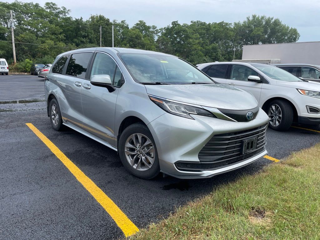 Celestial Silver Metallic 2021 Toyota Sienna Minivan Front-Wheel Drive Continuously Variable Transmission