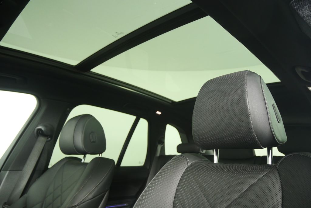 Thumbnail: 2023 BMW X5 - 12