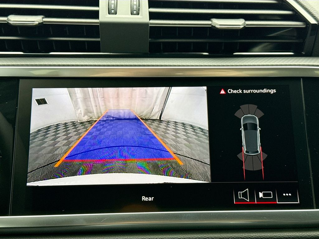 Thumbnail: 2025 Audi Q3 - 15