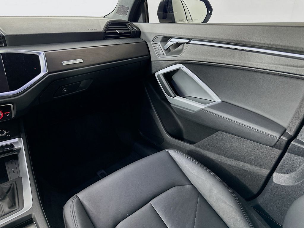 Thumbnail: 2022 Audi Q3 - 23